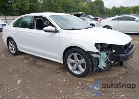 2012 Volkswagen Passat Se z USA, uszkodzony, nr VIN 1VWBP7A3XCC043542